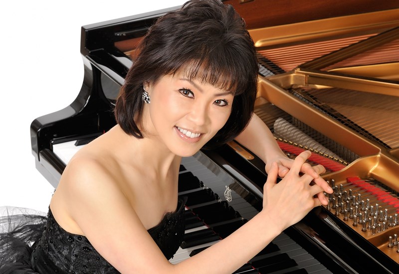 Noriko sat at the piano