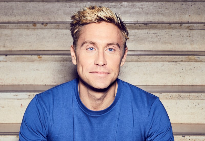 Russell Howard on steps