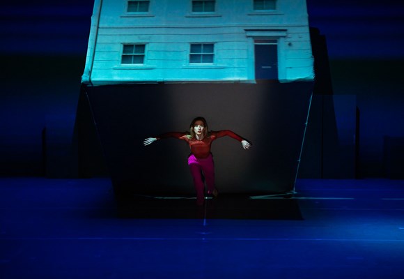 Motionhouse to perform its critically acclaimed production of 'Nobody' at The Octagon Theatre on Wednesday 14 September